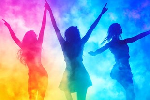 活力女孩激情舞动剪影