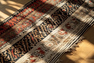 传统手工编织精美花纹地毯