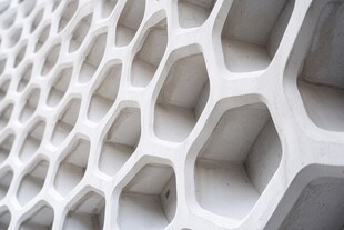 白色蜂窝状建筑结构纹理