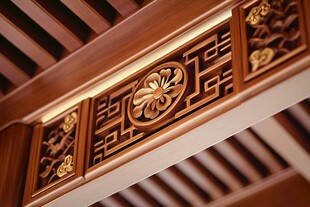 中式木雕横梁 精致雕花