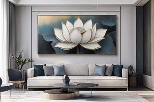 客厅中优雅的莲花装饰画