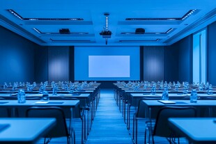 现代会议室布置场景