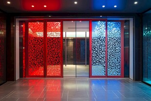 时尚炫彩玻璃门装饰空间