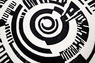 黑白几何螺旋图案设计