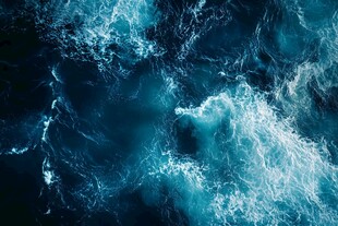 蓝色汹涌海浪空中俯瞰图