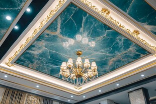奢华大理石吊顶与精美吊灯