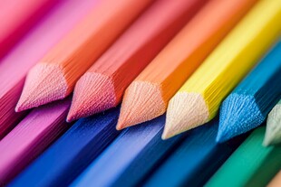 彩色铅笔排列特写