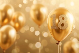 18岁金色气球生日场景
