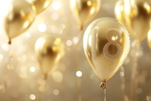 金色18岁生日气球庆祝场景