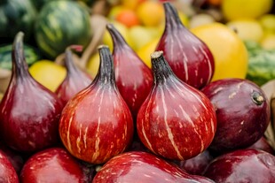 红皮南瓜堆 色泽诱人