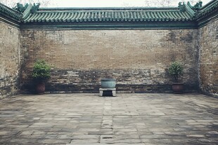 中式庭院内的古朴景致