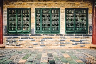 古雅中式绿窗砖墙景致