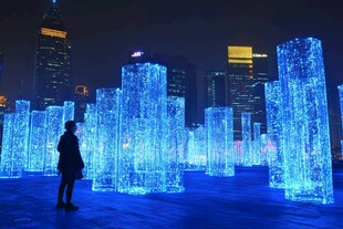 夜赏城市蓝色灯光艺术景观