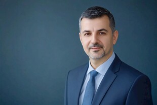 商务男士正装肖像照