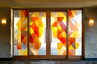 彩色几何图案玻璃双开门