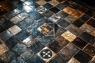 复古拼花瓷砖地面特写