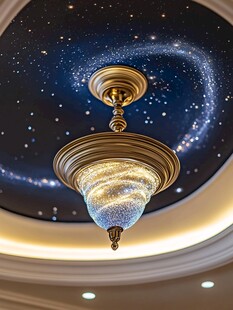 梦幻星空吊顶下的华丽吊灯