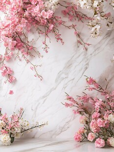 粉色繁花装饰于大理石背景