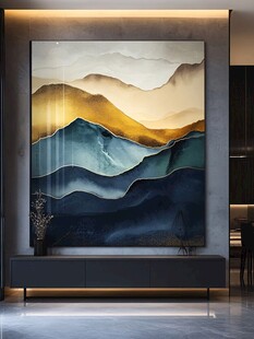 现代客厅中的山水艺术挂画