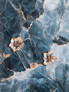 蓝纹大理石上的精致花朵