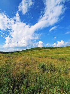 草原蓝天美景
