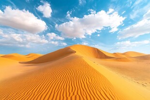壮丽沙漠风光与蓝天白云