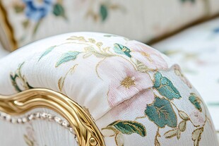 奢华花卉刺绣沙发细节