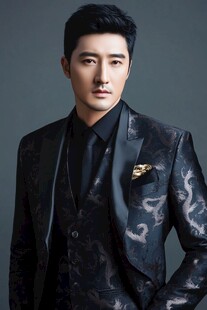 帅气男士身着花纹西装写真