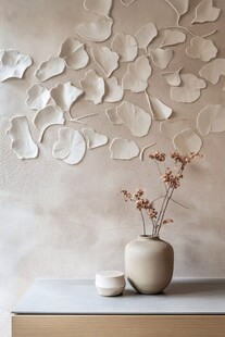 简约墙面装饰与素雅花瓶