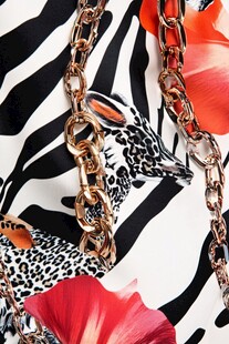 金属链条与动物花卉图案