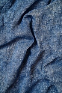 蓝色褶皱牛仔布料纹理