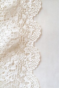 精致白色蕾丝花边细节