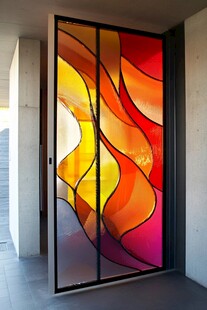 绚丽彩色玻璃门艺术之美