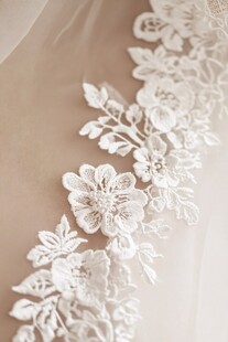 精致白色婚纱蕾丝花边
