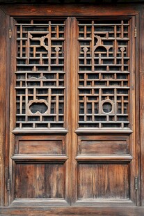 中式古典雕花木质双扇门