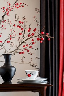 中式红梅装饰的雅致桌面