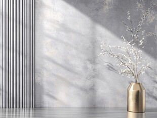 简约空间中的金花瓶插花