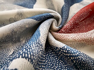 多彩波点花纹布料特写