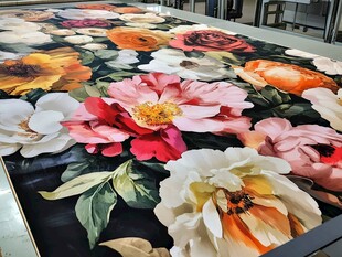 花卉图案精美桌布