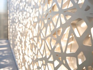 镂空艺术墙的光影之美