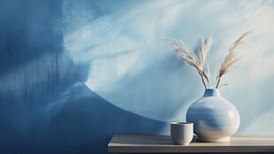 蓝调静物 花瓶与杯的雅致组合