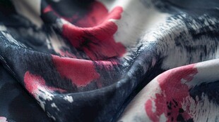 水墨花卉风丝绸面料纹理