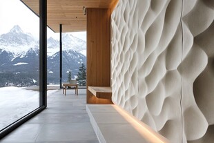 雪山旁的现代艺术室内空间