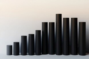 黑色圆柱递增排列展示