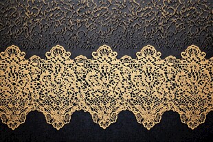 金色蕾丝花边特写