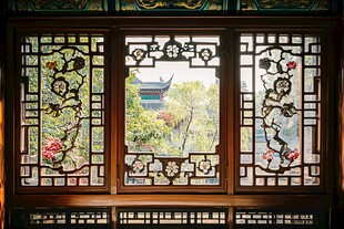 古典花窗映园林美景