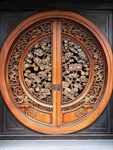 中式雕花圆窗木雕艺术美