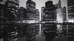城市夜景倒影 高楼林立