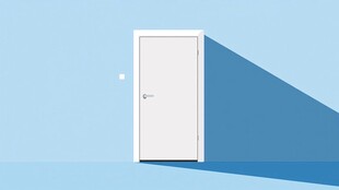 白色单门与蓝色背景场景