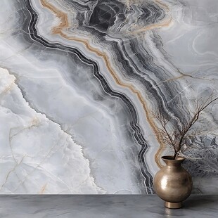 大理石背景配精致黄铜花瓶